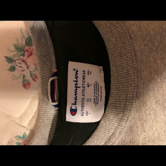 Men’s Champion Sweatshirt (Large, Fits Like An XL). - Picture 2 of 3